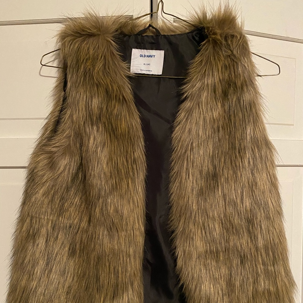 Girls Faux fur vest!